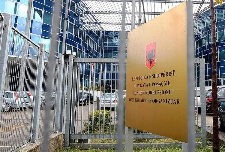 Hetimet për krime zgjedhore: SPAK kontrolle në Elbasan, sekuestrohen shuma parash