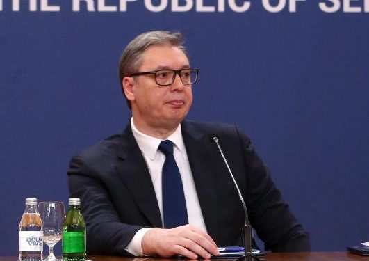 “Nuk përdor dot ti foton me Trump”/ ‘Bllofi’ i Vuçiç: Nuk u sëmur, iu ndalua takimi!