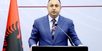 Pas kërkesave të opozitës/ Qeveria shtyn afatin e vlefshmërisë për mjetet e identifikimit