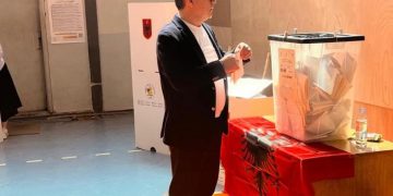 Artur Roshi voton/ Kreu i PBKD: Dilni votoni që e ardhmja juaj të mos zvarritet si viktimë e pushtetit të nesërm