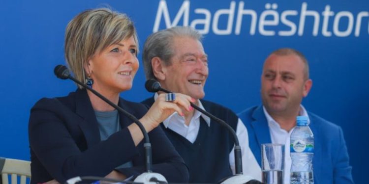 Deputetja italiane Erica Mazzeti: Votoni për një njeri të madh si Berisha për të ndryshuar fatin tuaj! Italia nuk do ju braktisë kurrë