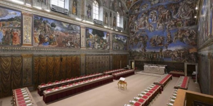 A do të dalë tym i bardhë? Kardinalët fillojnë sot në Vatikan ritualin për të zgjedhur Papën e ri