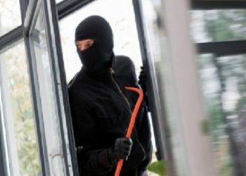 Vidhet selia e PD në Cërrik, hajdutët marrin kompjuterin…