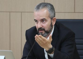 Paligjshmëria/ Kandidatë për deputetë kërkojnë të futen në qendra votimi