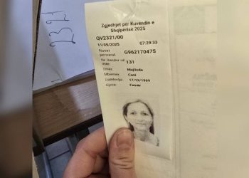 Incident në Elbasan, votuesja fotografon votën, bllokohet nga komisionerët