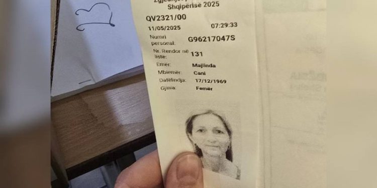 Incident në Elbasan, votuesja fotografon votën, bllokohet nga komisionerët