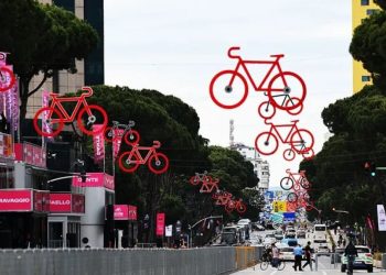 Çiklistët shembin propagandën e Ramës me ‘Giro d’Italia’: Jashtëzakonisht e rrezikshme, nuk dihet ku të del gropa në rrugë