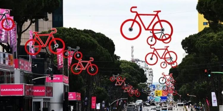 Çiklistët shembin propagandën e Ramës me ‘Giro d’Italia’: Jashtëzakonisht e rrezikshme, nuk dihet ku të del gropa në rrugë