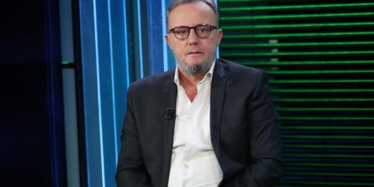 ‘Të na rruaç’ nga Kuçi!