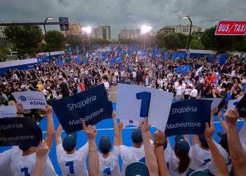 Mbyllja e fushatës së PD/ Berisha: Më 12 Maj, Rama do t’i bjerë tavolinës me kokë