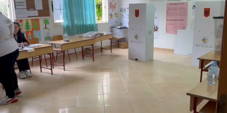 Pjesëmarrja në votime deri në orën 18:00, qarqet që kryesojnë