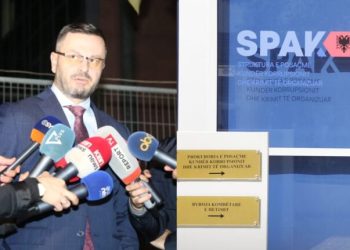 “Jam vëllai i Plarent Ndrecës, më jep 4 mln lekë”/ Si i zhvaste qytetarët kushëriri i deputetit