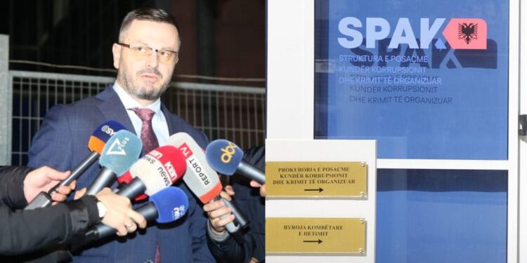 “Jam vëllai i Plarent Ndrecës, më jep 4 mln lekë”/ Si i zhvaste qytetarët kushëriri i deputetit