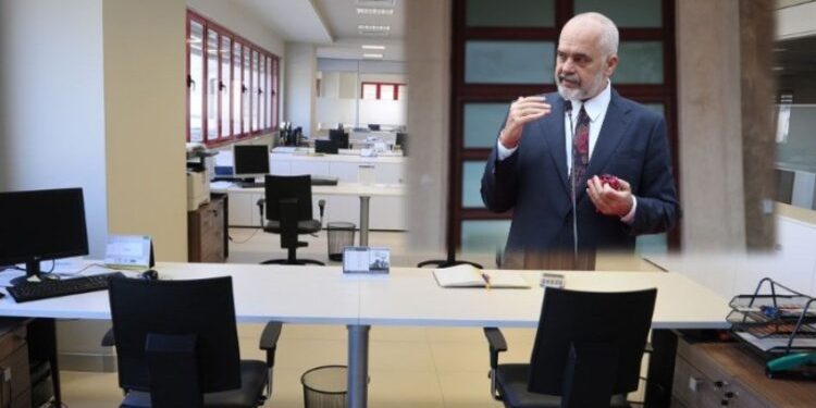 “Punësime elektorale”/ Si u fry administrata publike në prag të zgjedhjeve të 11 Majit