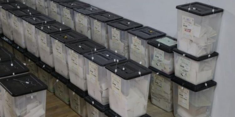Farsa elektorale/ KAS vendos hapjen e kutive për Tiranën