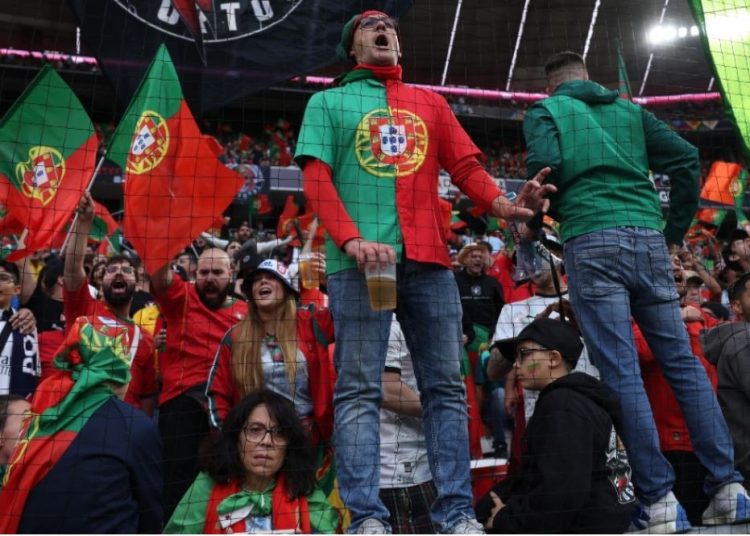 Tragjedi në finalen Portugali-Spanjë, tifozi bie nga tribuna e Allianz Arena dhe humb jetën