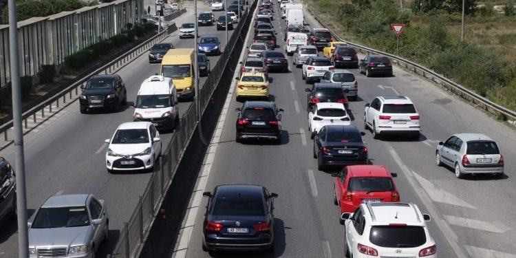 Turizëm në trafik, kur rrugët zhbëjnë “suksesin”