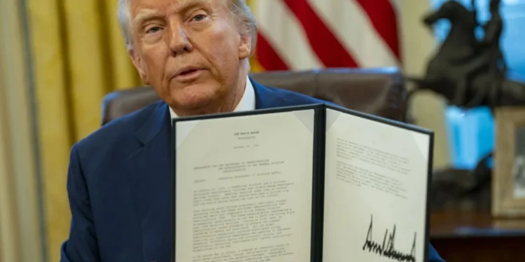 Trump nënshkruan urdhra për mbrojtjen ajrore, dronët dhe taksitë ajrore elektrike
