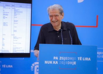 “Tentakulat e patronazhistëve kapin edhe emigrantët”, Berisha publikon të dhëna të tjera nga laptopi