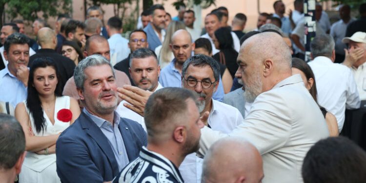 Ndërhyrja e Ramës në Bashkinë e Vlorës zhbën “ndarjen ligjore të pushteteve”