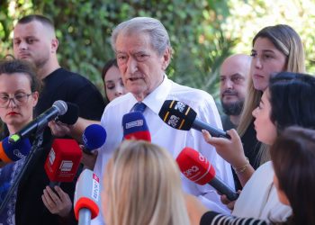 “Situata në burgje skandaloze”/ Berisha: Meta i burgosur politik! Veliaj është kërcënuar dhe keqtrajtuar
