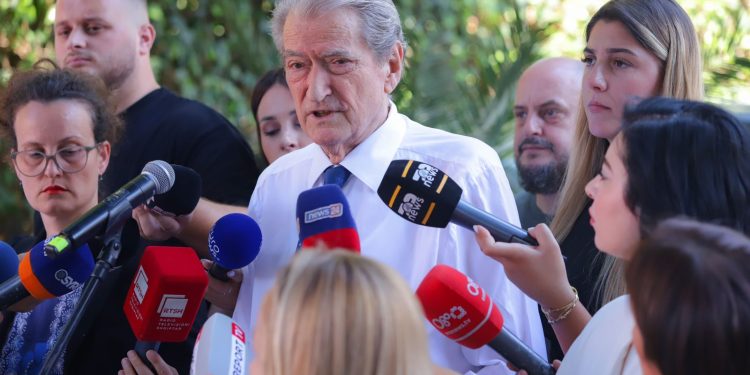 “Situata në burgje skandaloze”/ Berisha: Meta i burgosur politik! Veliaj është kërcënuar dhe keqtrajtuar