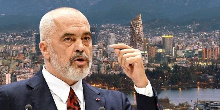 Bum kullash, tkurrje njerëzish! Popullsia në Tiranë rritet me më pak se 2 mijë banorë në vit