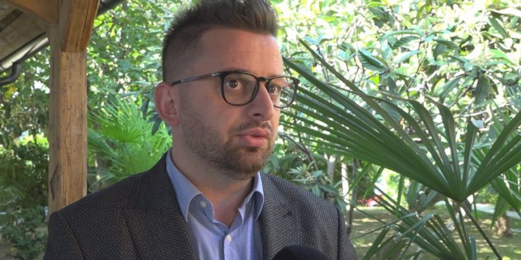 SPAK merr të pandehur kryebashkiakun e Ersekës, Erion Isai