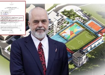 Tender 6 mln euro/ Kryeministri “Diell” i vë kazmën stadiumit të Himarës, kthehet në parking betoni