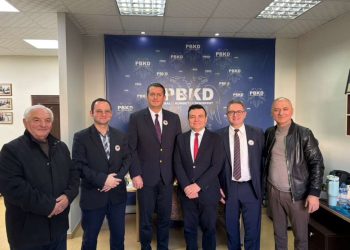 Artur Roshi pret drejtuesit e rinj të Ballit Kombëtar Demokrat të Kosovës