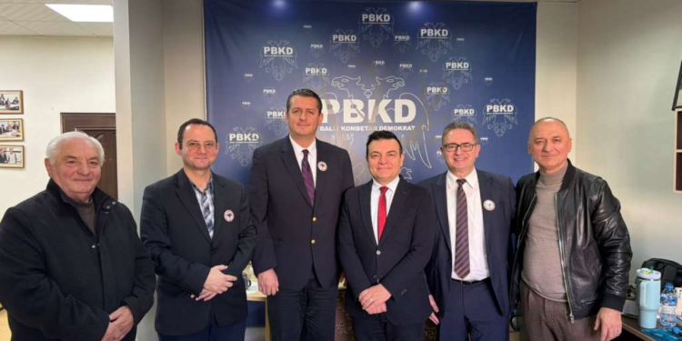 Artur Roshi pret drejtuesit e rinj të Ballit Kombëtar Demokrat të Kosovës