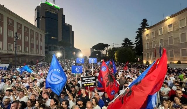 Opozita sot në protestë kombëtare, Balluku në qendër të akuzave