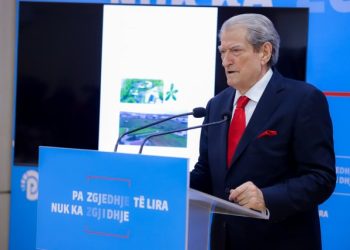 Berisha denoncon ‘aferën e Duranës’: Informacionet për tenderët jepeshin me pagesë para shpalljes zyrtare