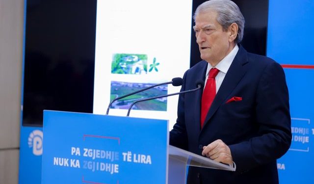 Berisha denoncon ‘aferën e Duranës’: Informacionet për tenderët jepeshin me pagesë para shpalljes zyrtare