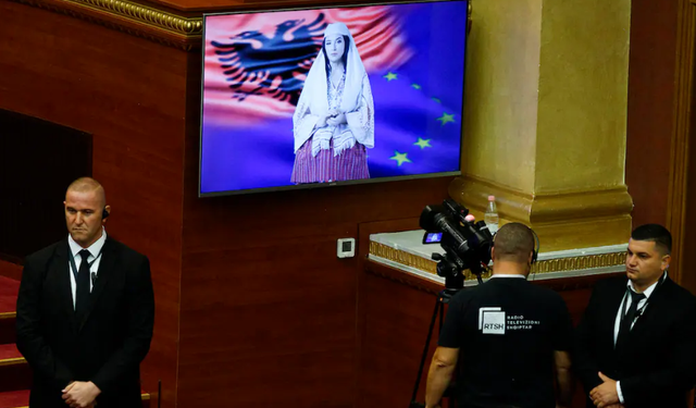 Goditje nga media franceze për Ramën: Krijuesit e ministres virtuale antikorrupsion, të zhytur në korrupsion