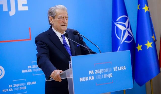 Berisha thërret protestën e radhës: Më 10 shkurt ftoj shqiptarët për t’i dhënë leksionin e merituar Edi Ramës