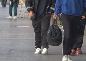 Shqipërisë po i ikin të rinjtë, largohen dhe familjet e reja