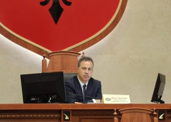 Skandali/ Peleshi përjashton deputetët e PD nga delegacioni për vizitën në Bundestag