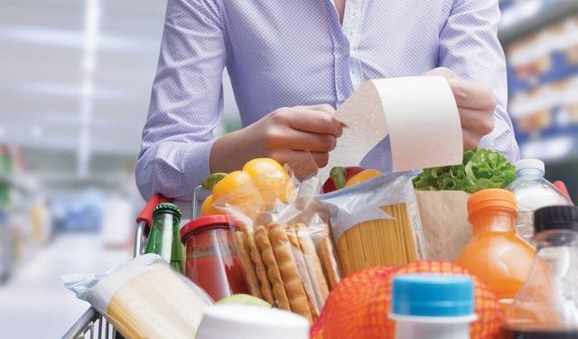 Shtrenjtimi i kostos së jetesës, konsumatorët po rendin drejt çmimeve të lira