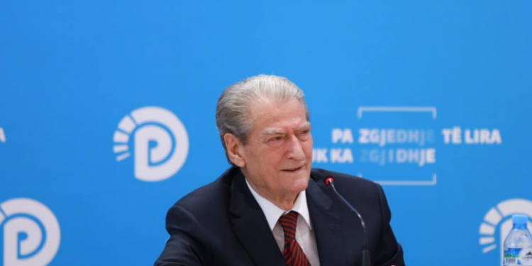 Berisha paralajmëron: Rrëzikojmë anulimin e marrëveshjeve me BE, çiftimi Rama-Vuçiç akti më i rëndë