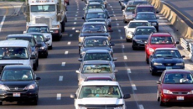 Miliona nga taksat e makinave, por rrugët lihen në harresë