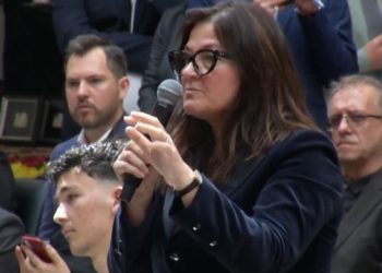 “Jeni larg realitetit”, shqiptarja nga Bolonja shpërthen në Samitin e Ramës: Doja të flisja, por më refuzuat