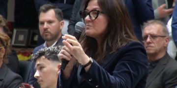 “Jeni larg realitetit”, shqiptarja nga Bolonja shpërthen në Samitin e Ramës: Doja të flisja, por më refuzuat