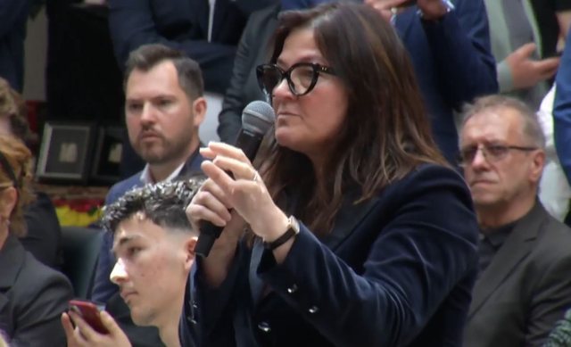 “Jeni larg realitetit”, shqiptarja nga Bolonja shpërthen në Samitin e Ramës: Doja të flisja, por më refuzuat