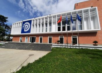 Dhuna e policisë, reagon PD: Sulmoi me dhunë të paprecedentë protestuesit me bomba e gaz lotësjellës