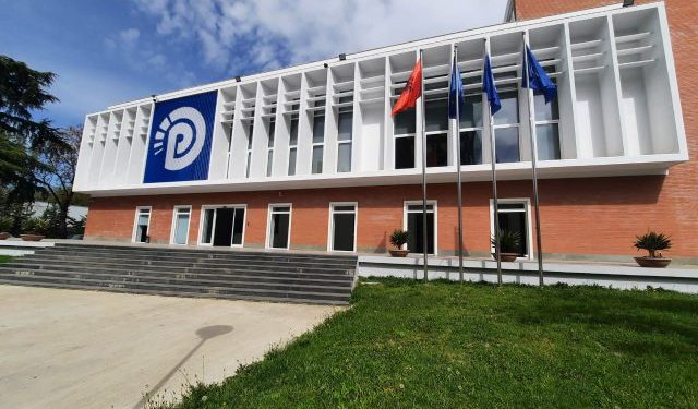 Dhuna e policisë, reagon PD: Sulmoi me dhunë të paprecedentë protestuesit me bomba e gaz lotësjellës