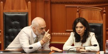 Kritika e Elisa Spiropalit ndaj socialistëve në pushtet: Një pikë kthese në Shqipëri?