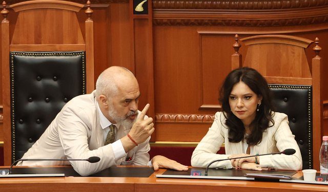 Kritika e Elisa Spiropalit ndaj socialistëve në pushtet: Një pikë kthese në Shqipëri?
