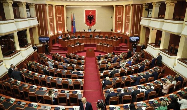 PD depoziton amendamendet për rezolutën e Kuvendit: Të rritet kontrolli parlamentar mbi ekzekutivin