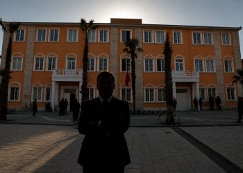Fisnik Qosja e largoi nga detyra/ Reagon kreu i PBKD Kavajë: Ky qytet po përjeton një realitet të hidhur politik…